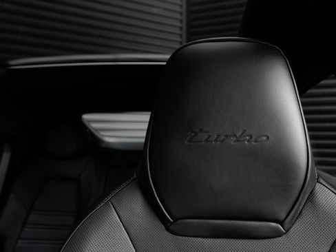 Certified 2025 Porsche Cayenne Turbo AWD/4WD image 16