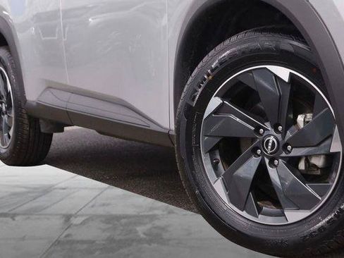 Used 2025 Nissan Rogue SV AWD/4WD image 3