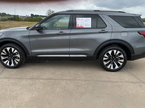 Used 2025 Ford Explorer Platinum w/ LUX Leather Package AWD/4WD image 6