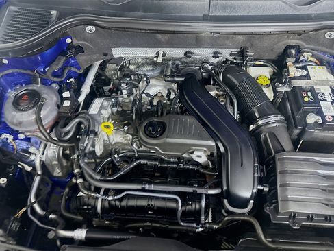 Used 2024 Volkswagen Taos SE image 30