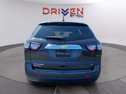 Used 2017 Chevrolet Traverse LT w/ Style and Technology Package image 4