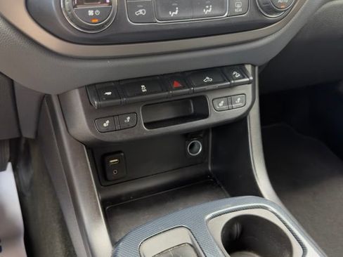 Used 2018 Chevrolet Colorado Z71 AWD/4WD image 22