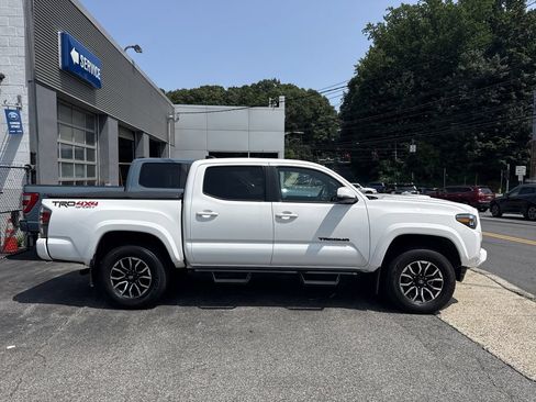 Used 2023 Toyota Tacoma TRD Sport AWD/4WD image 4