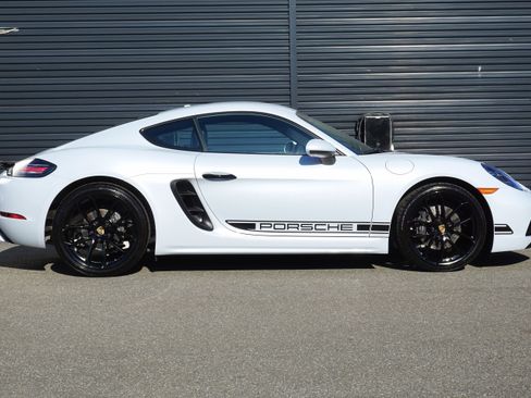 Certified 2024 Porsche 718 Cayman RWD image 15