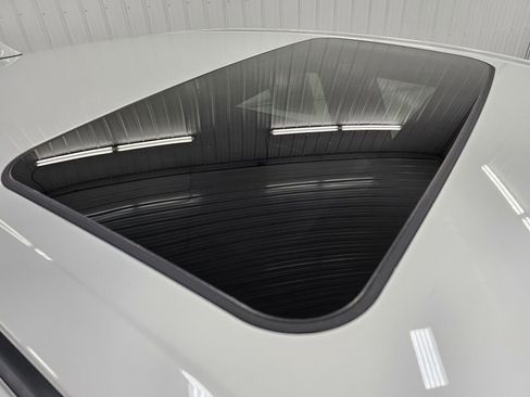 Used 2022 Toyota Avalon Limited image 8