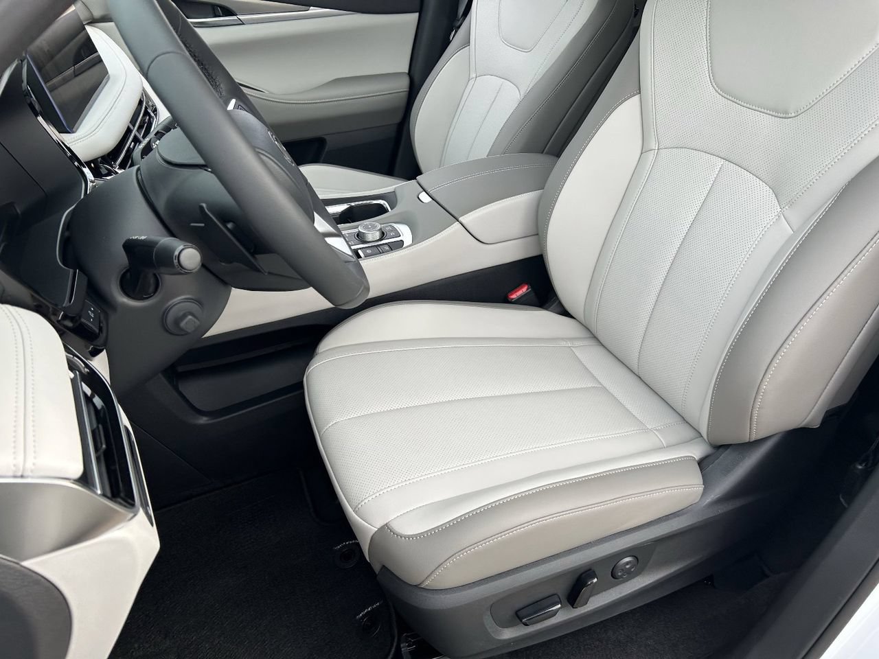 Certified 2027 INFINITI QX60 Luxe w/ Family Package AWD/4WD image 13