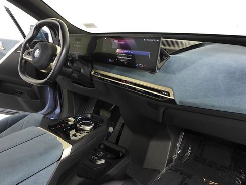 Used 2023 BMW iX xDrive50 w/ Sport Package AWD/4WD image 12