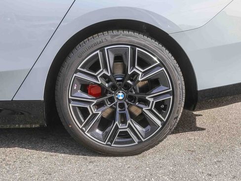 New 2026 BMW i5 eDrive40 w/ M Sport Package AWD/4WD image 8
