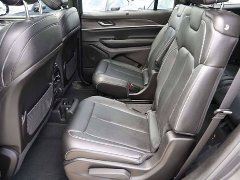 Used 2024 Jeep Grand Cherokee L Limited w/ Luxury Tech Group II RWD image 11