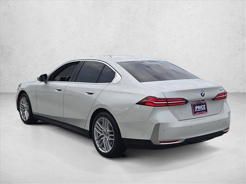 Used 2025 BMW 530i w/ Premium Package RWD image 8