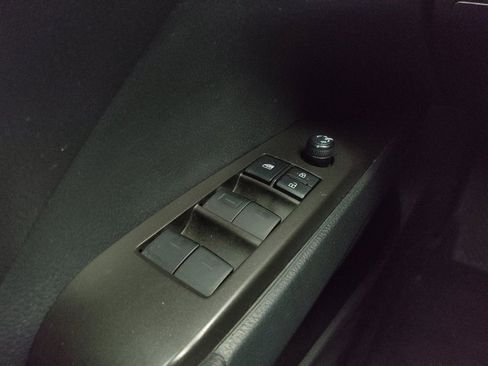 Used 2021 Toyota Camry SE image 27