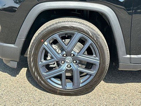 New 2026 Jeep Compass Latitude AWD/4WD image 25