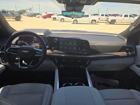 Used 2025 Chevrolet Tahoe Premier AWD/4WD image 17