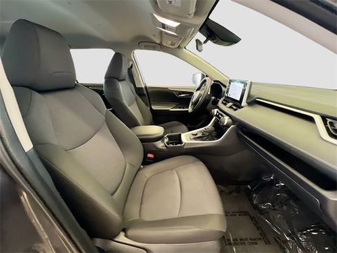 Used 2025 Toyota RAV4 XLE image 28