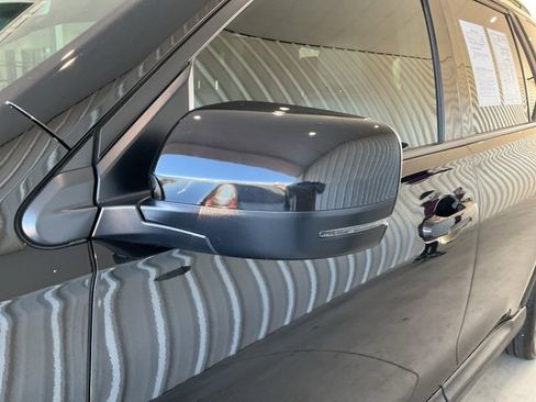 Certified 2025 Honda Pilot Black Edition image 3