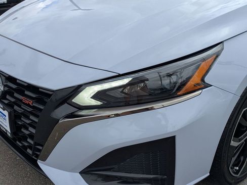 Used 2025 Nissan Altima 2.5 SR image 9