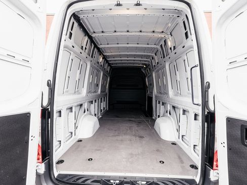 Used 2025 Mercedes-Benz Sprinter 2500 image 22