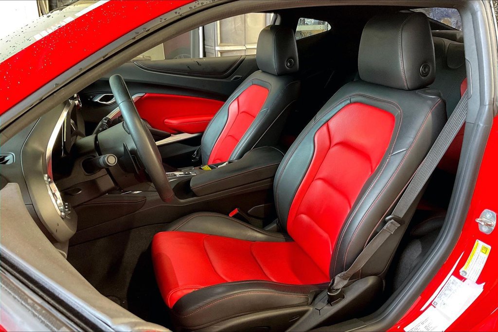 Used 2018 Chevrolet Camaro LT RWD image 3