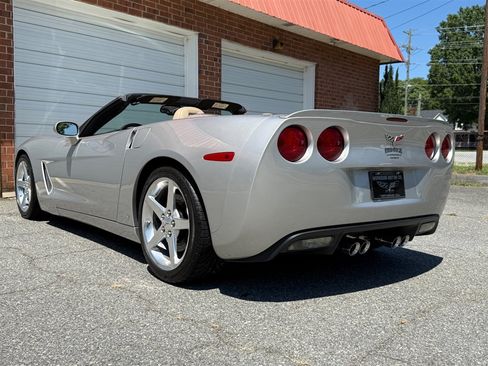 Used 2005 Chevrolet Corvette Convertible w/ Preferred Equipment Group RWD image 24