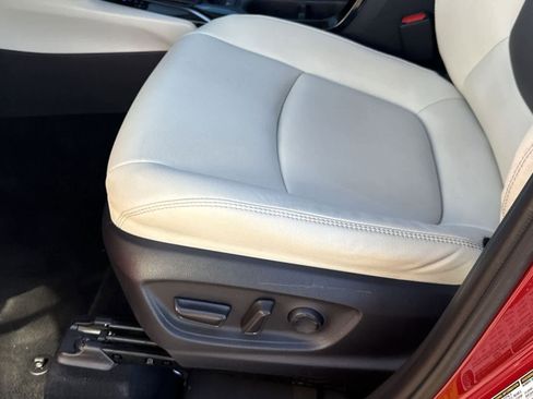 Used 2023 Toyota Corolla Cross XLE image 18