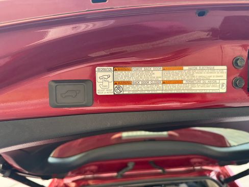 Used 2018 Toyota RAV4 XLE AWD/4WD image 33