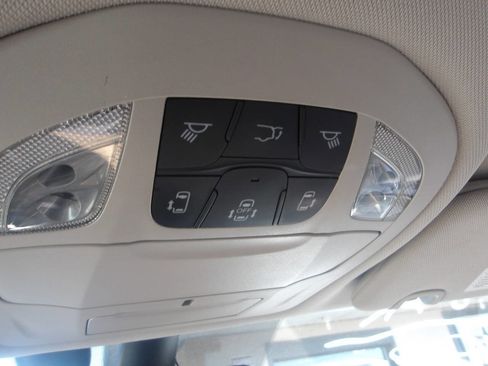 Used 2018 Chrysler Pacifica Touring-L w/ Advanced Safetytec Group image 19