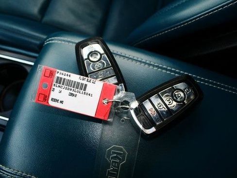 Used 2020 Lincoln Corsair Reserve image 22