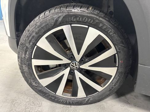 Used 2023 Volkswagen Taos SE image 41