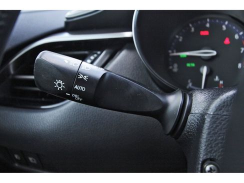 Used 2018 Toyota C-HR XLE FWD image 20