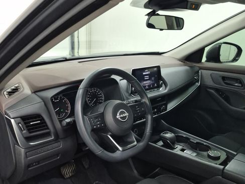 Used 2023 Nissan Rogue S AWD/4WD image 11