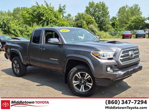 Used 2017 Toyota Tacoma TRD Sport w/ Tow Package (A/T) AWD/4WD image 1