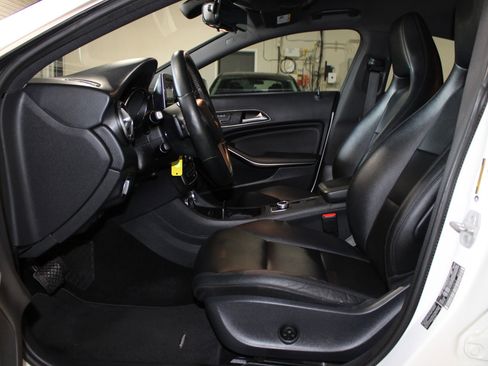 Used 2014 Mercedes-Benz CLA 250 image 8