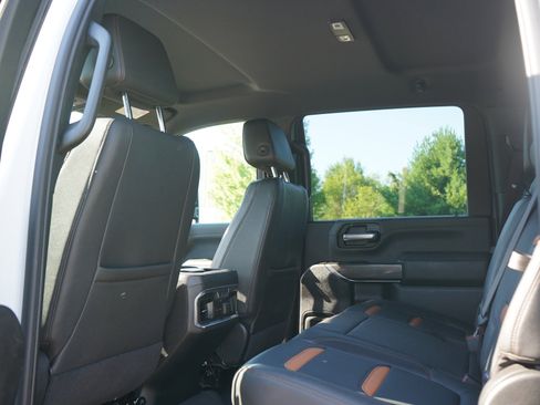 Used 2023 GMC Sierra 2500 AT4 w/ Gooseneck/5TH Wheel Package AWD/4WD image 18