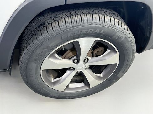 Used 2022 Jeep Cherokee Limited image 28