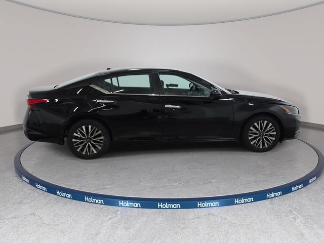 Used 2024 Nissan Altima 2.5 SV w/ SV Premium Package FWD image 5