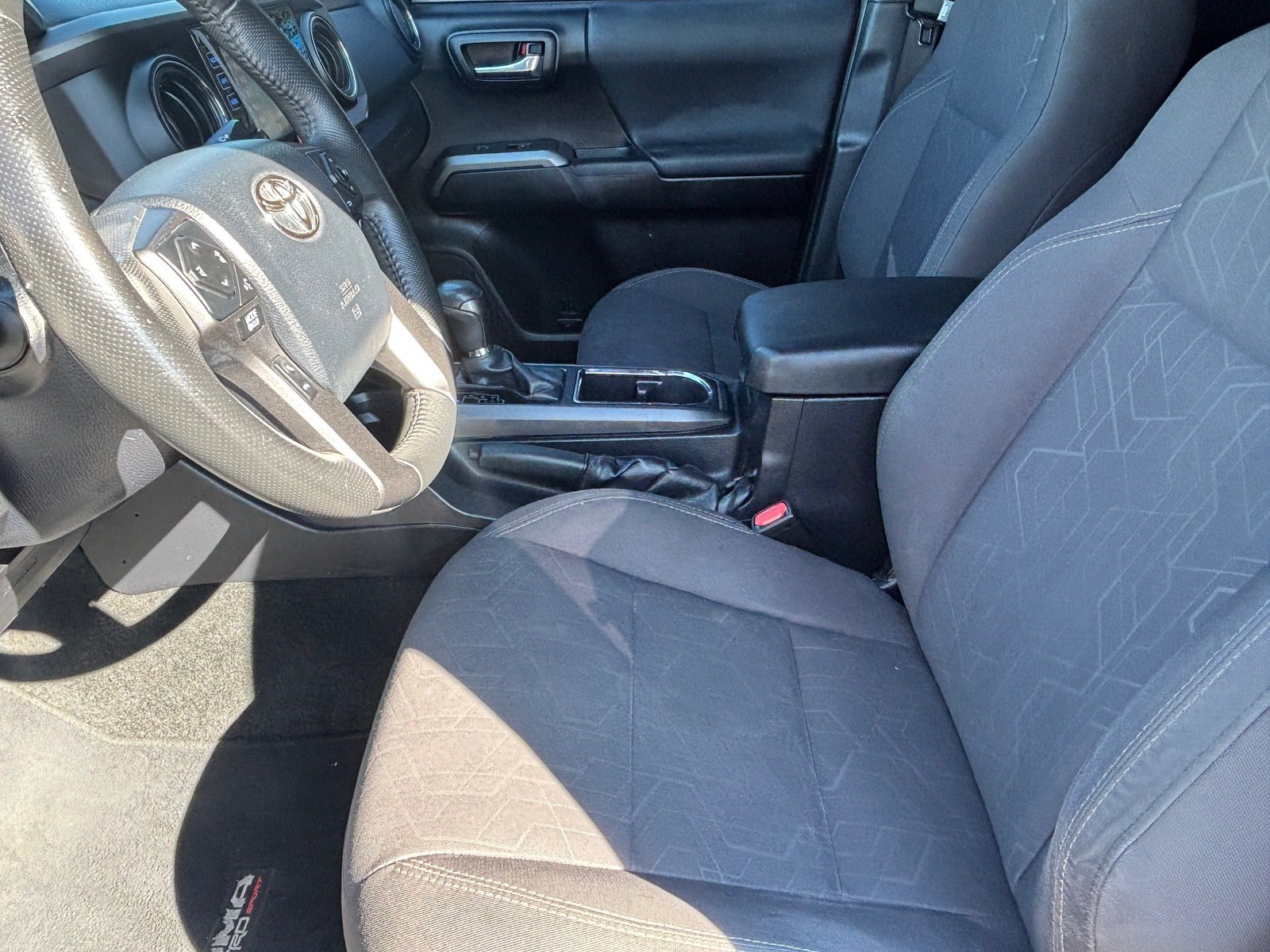 Used 2017 Toyota Tacoma TRD Sport RWD image 21