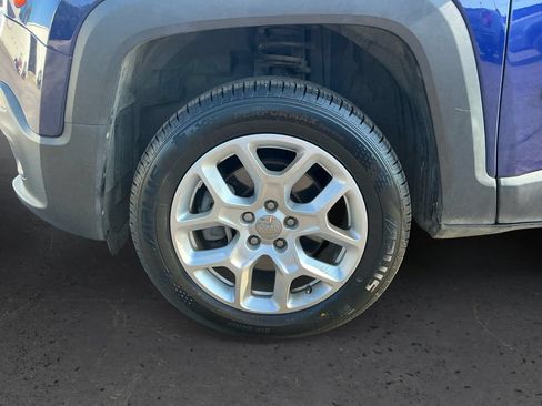 Used 2018 Jeep Renegade Latitude w/ Cold Weather Group AWD/4WD image 13