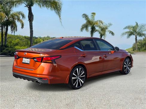 Used 2022 Nissan Altima 2.5 SR FWD image 4