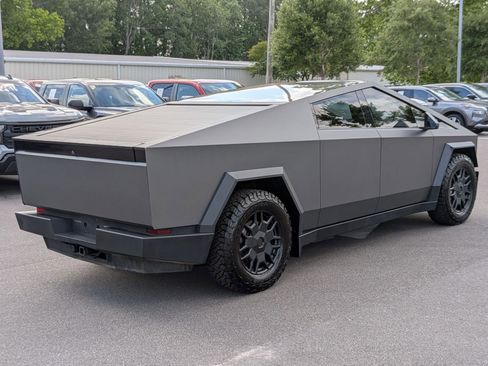 Used 2025 Tesla Cybertruck AWD Crew Cab image 3