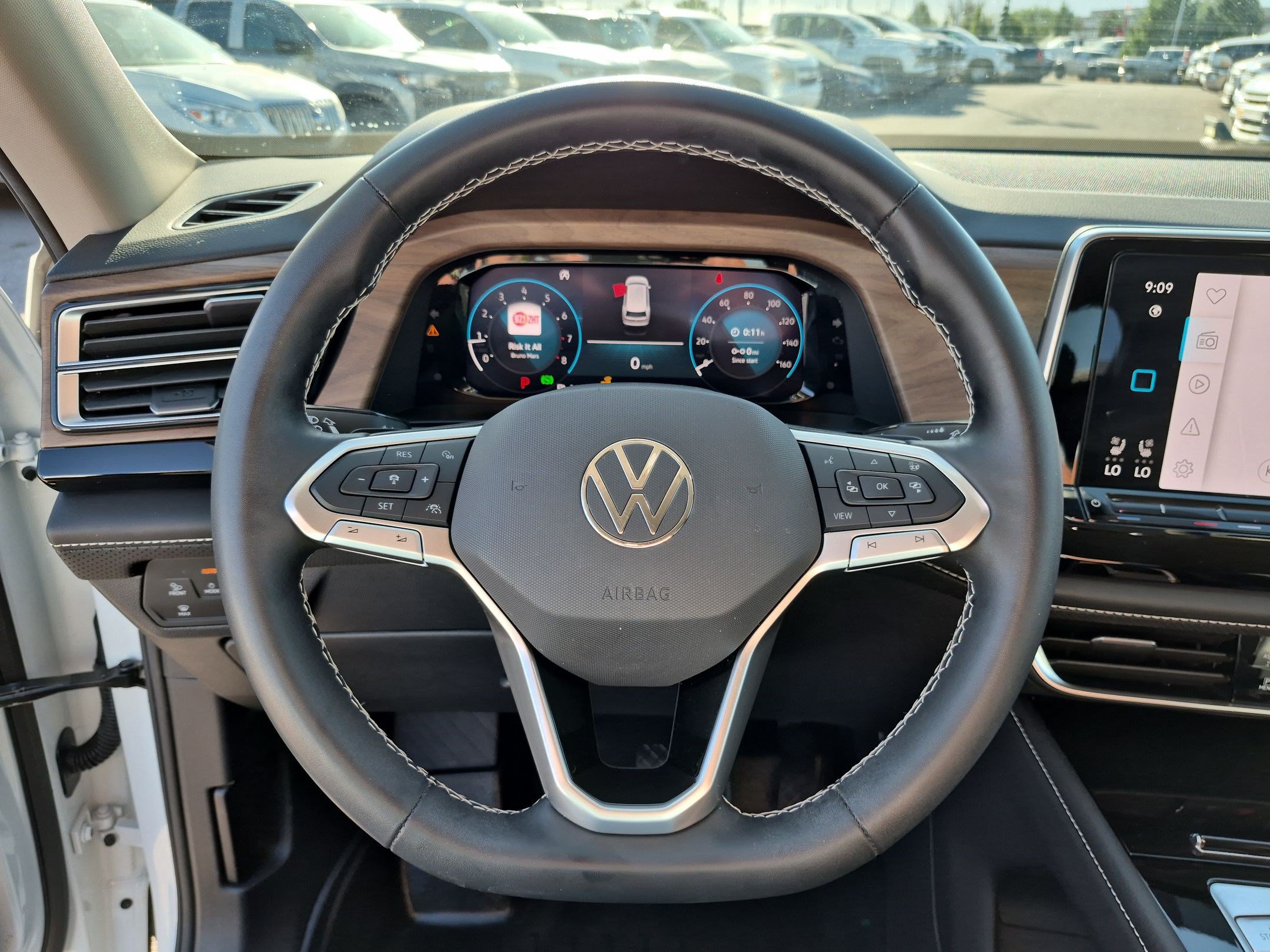 Used 2024 Volkswagen Atlas SE AWD/4WD image 16