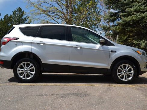 Used 2017 Ford Escape SE image 9