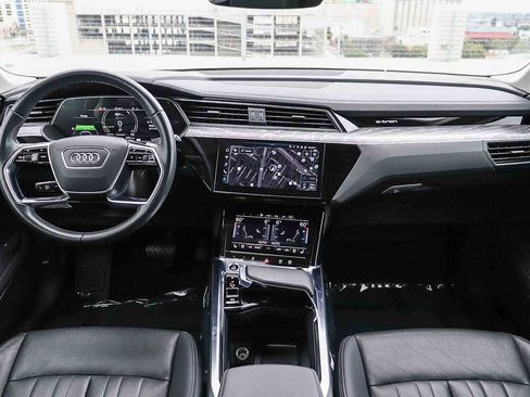 Used 2024 Audi Q8 e-tron Premium Plus image 16