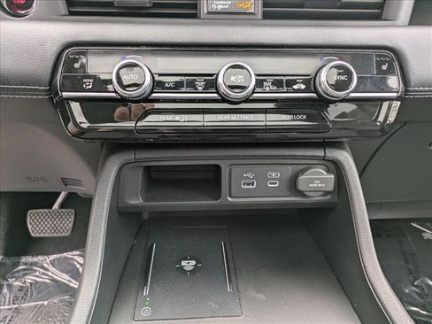 Used 2025 Honda Pilot Touring image 17