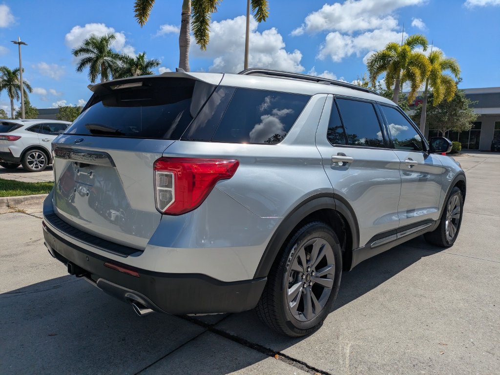 Used 2023 Ford Explorer XLT w/ Equipment Group 202A RWD image 4