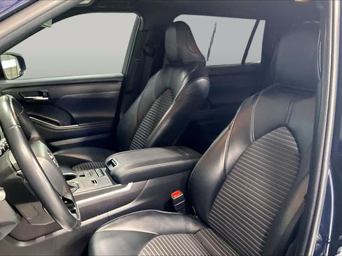Used 2022 Toyota Highlander XSE FWD image 15