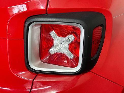 Used 2016 Jeep Renegade Limited image 33