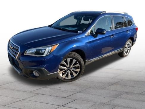 Used 2017 Subaru Outback 3.6R Touring image 3