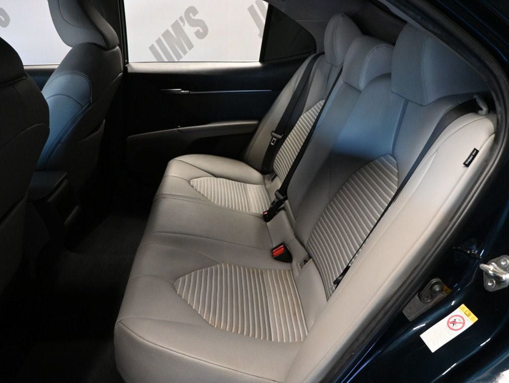 Used 2018 Toyota Camry SE FWD image 11