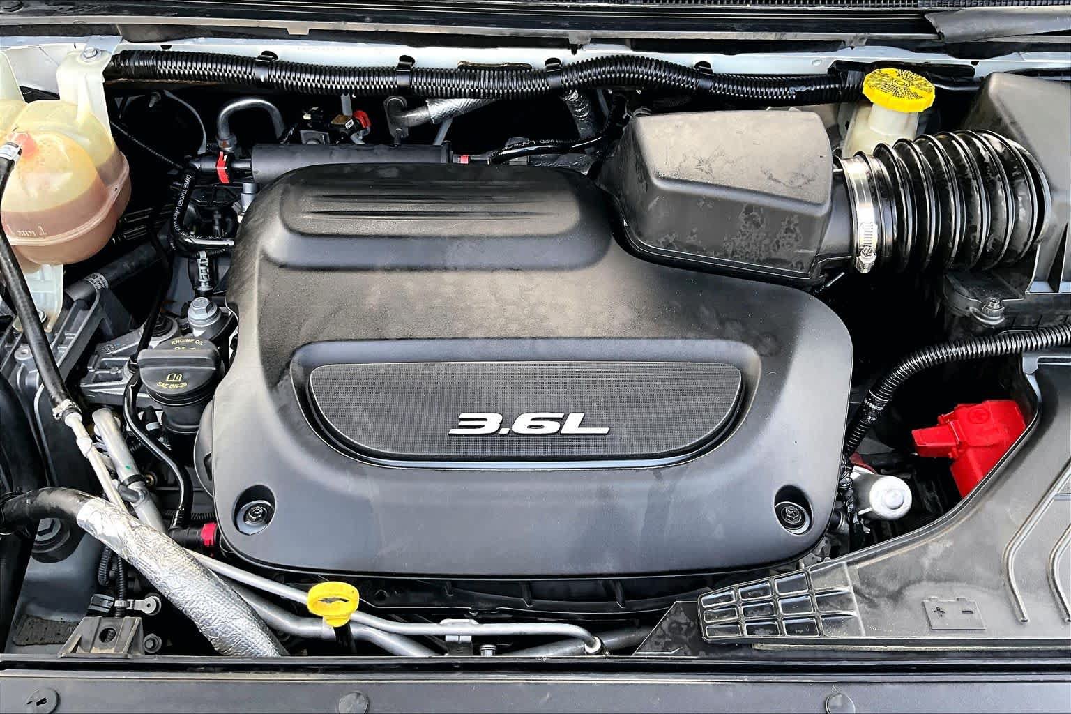 Used 2018 Chrysler Pacifica Limited w/ Advanced Safetytec Group FWD image 32