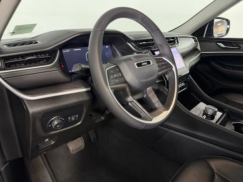 Certified 2023 Jeep Grand Cherokee Limited AWD/4WD image 12